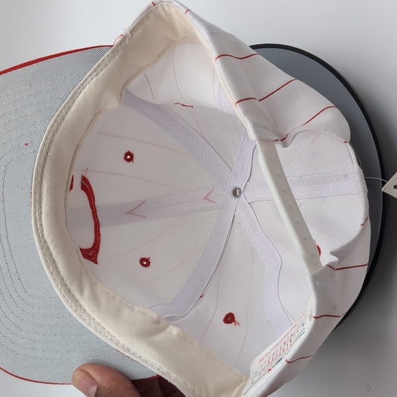 MLB| NWT Vintage MLB Red Cincinnati Reds Sports Cap Snap Back Grey Brim - Picture 14 of 14